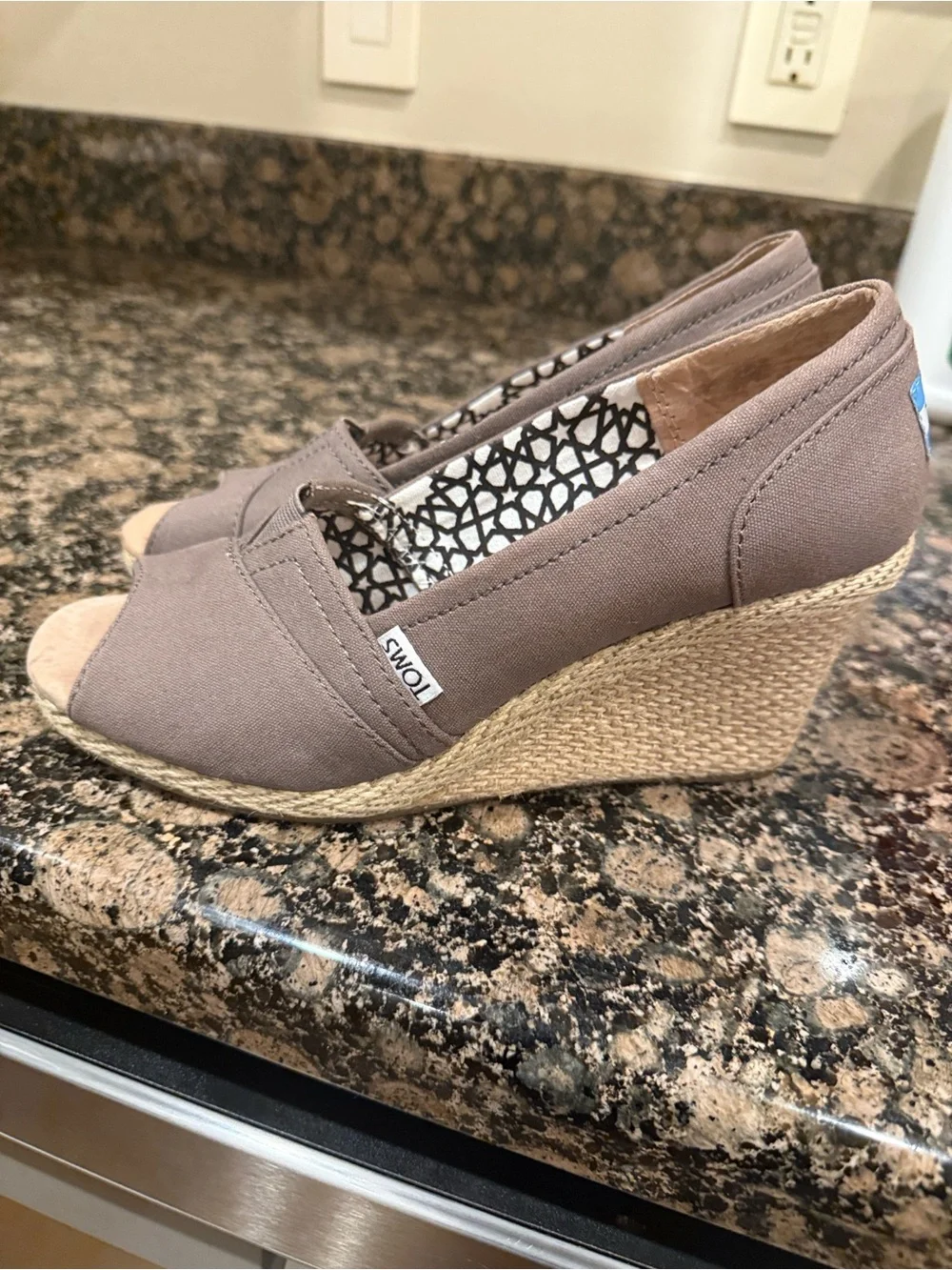 TOMS Calypso canvas, ladies wedge shoe excellent condition, 7 1/2